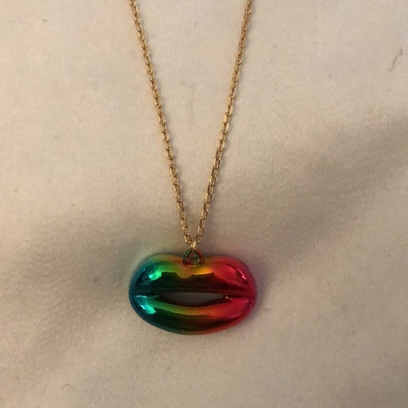 Betsey Johnson Gold Tone Layered 2PC Necklace Metallic Rainbow Lip Pendant NWT - Picture 7 of 15